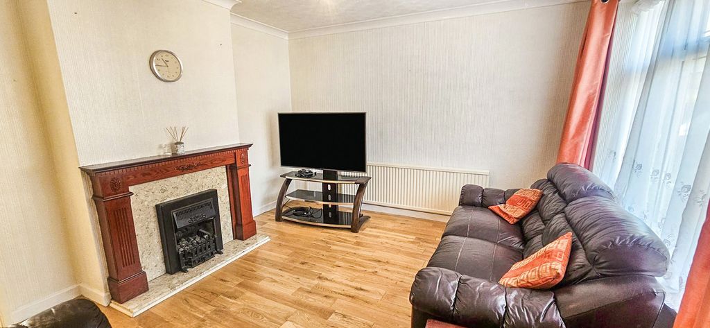 Property photo 3 of 11