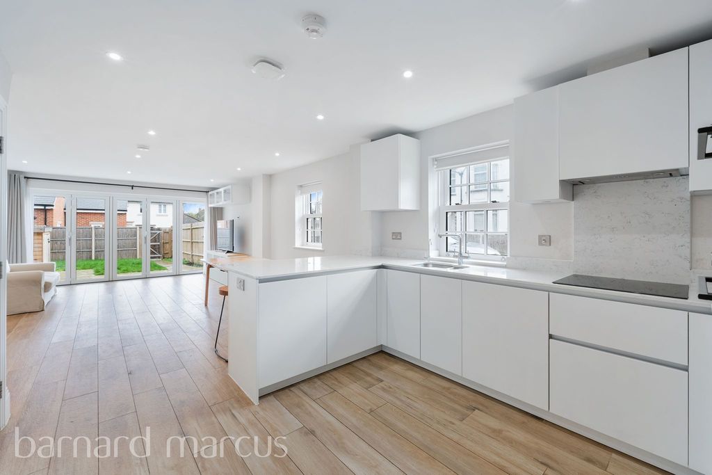 Property photo 3 of 8 Image