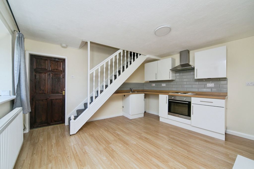 Property photo 3 of 14 Kitchen