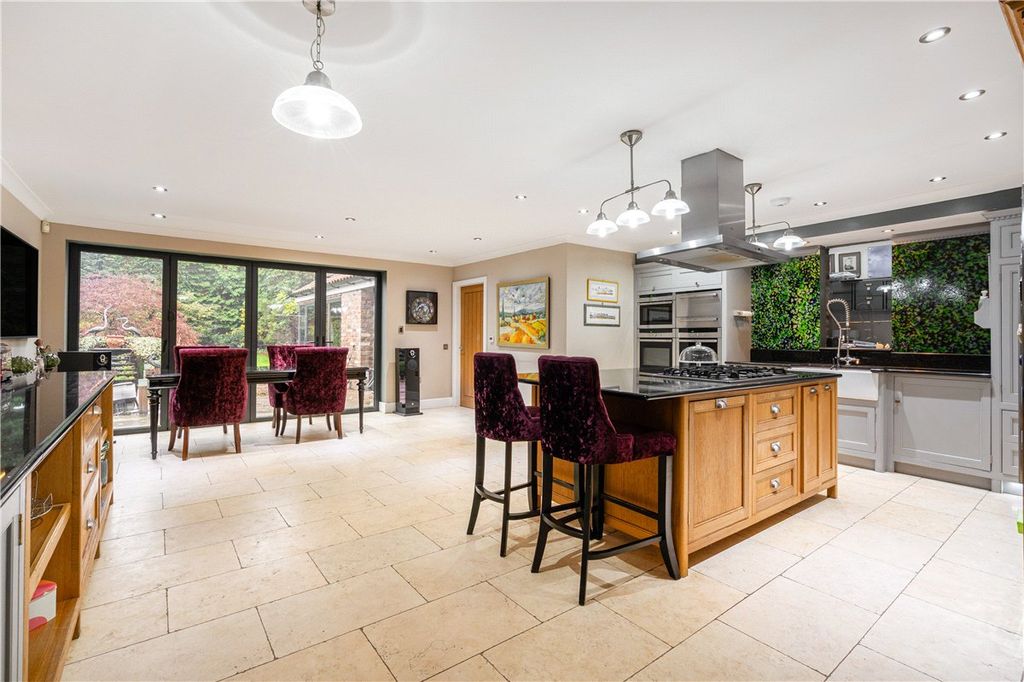 Property photo 1 of 29 Picture No. 28