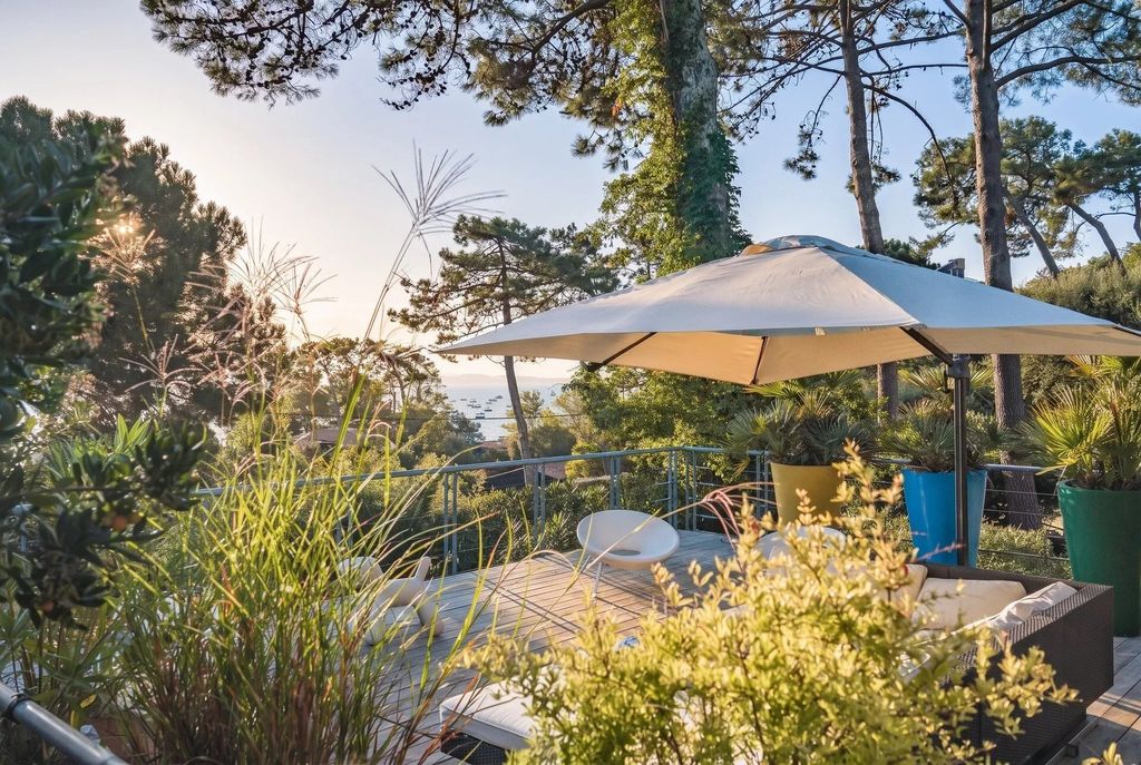 Property photo 1 of 20 Village Of La Vigne On The Pre-Île, Opposite The Harbor, Architect-Designed Villa Of 200m²