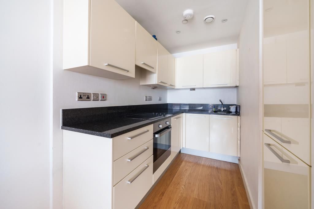 Property photo 3 of 10 Kitchen