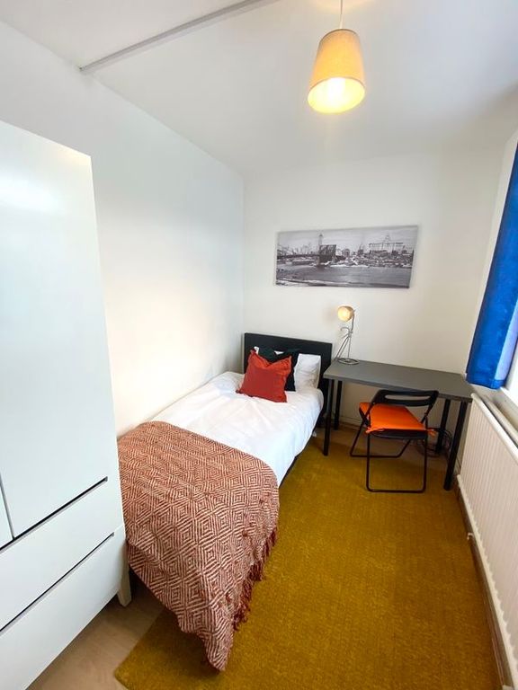 Property photo 1 of 3 This Charming Single Bedroom Features A Cozy Ambia...