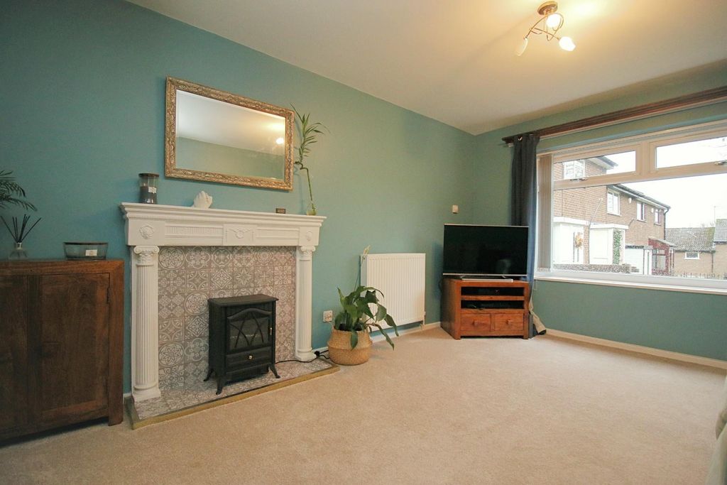 Property photo 2 of 25 Living Room