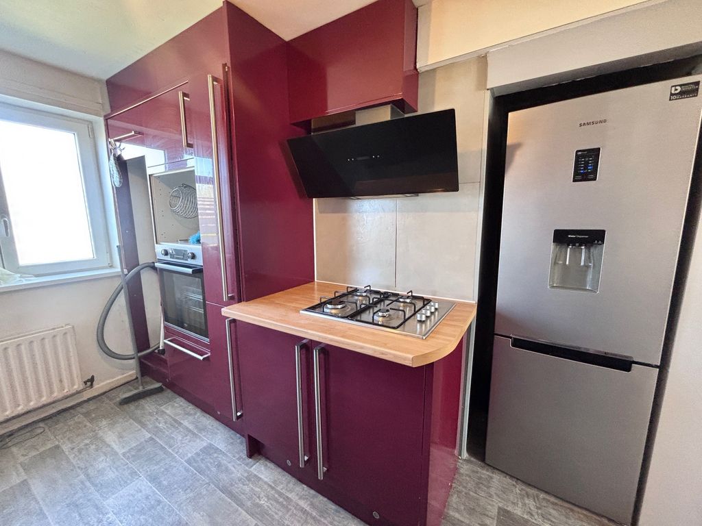 Property photo 3 of 7 Kitchen