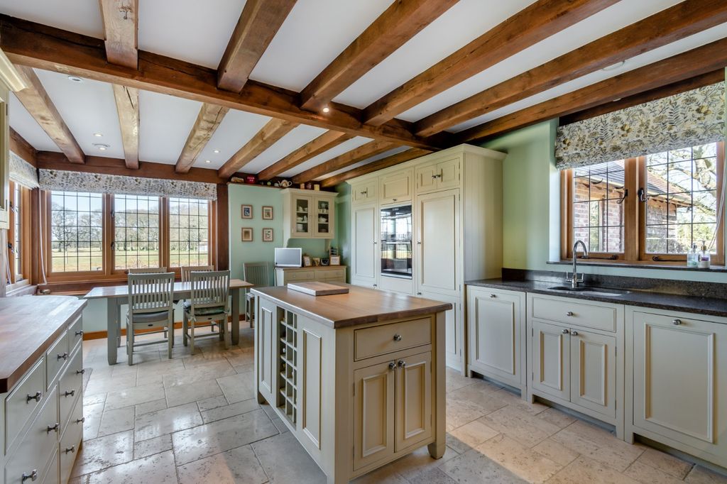 Property photo 3 of 24 Kitchen/Breakfast Rm
