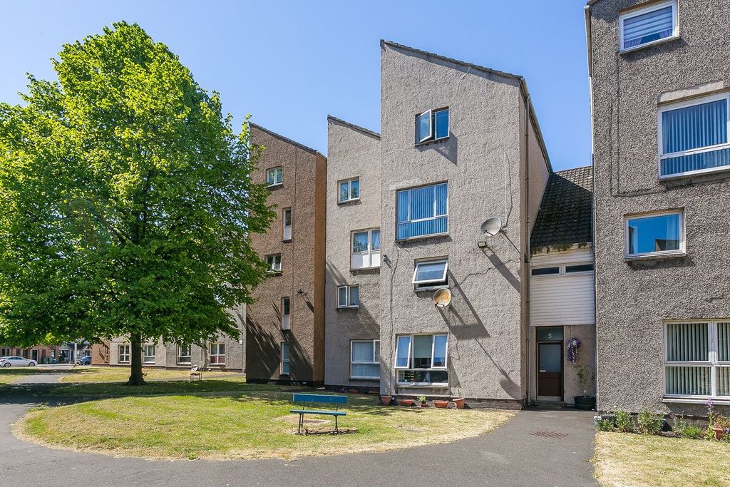 Property photo 1 of 32