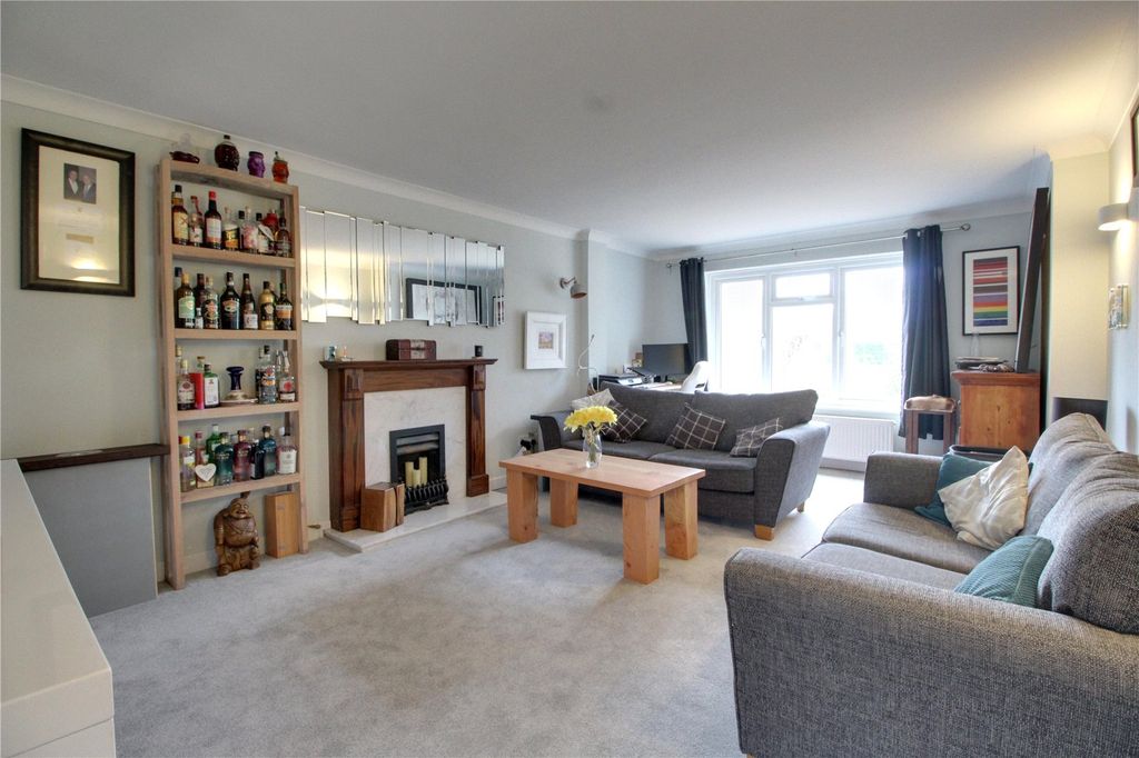 Property photo 2 of 21 Living Room