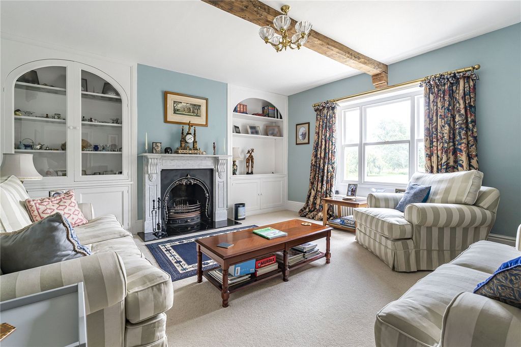 Property photo 3 of 16 Sitting Room