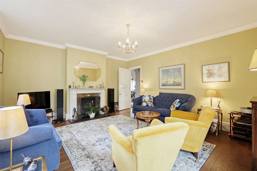 Property photo 3 of 21 Sitting Room