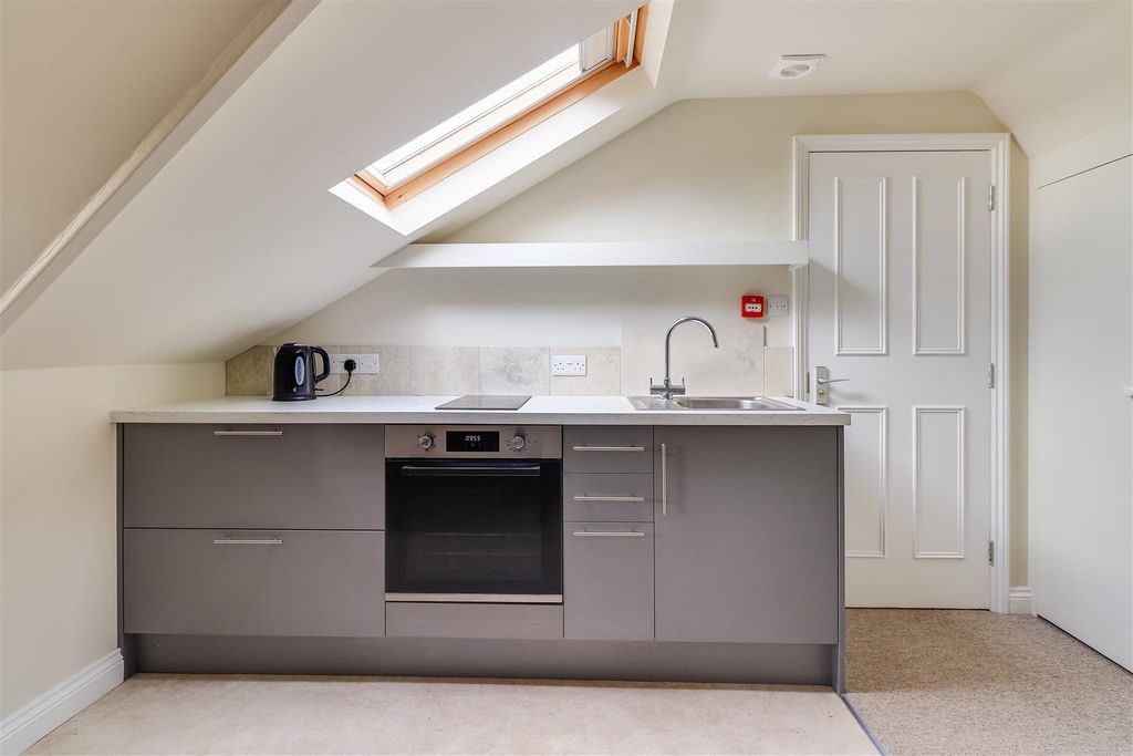 Property photo 3 of 12 Img (2).Jpg