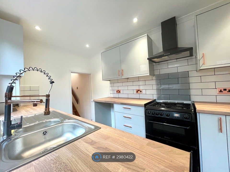 Property photo 2 of 14 Kitchen