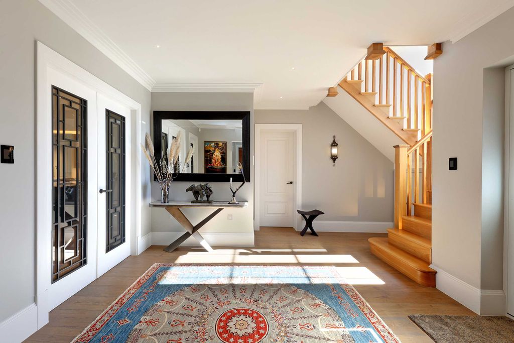 Property photo 2 of 23