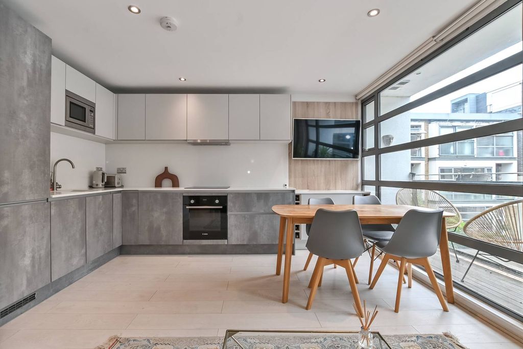 Property photo 2 of 20