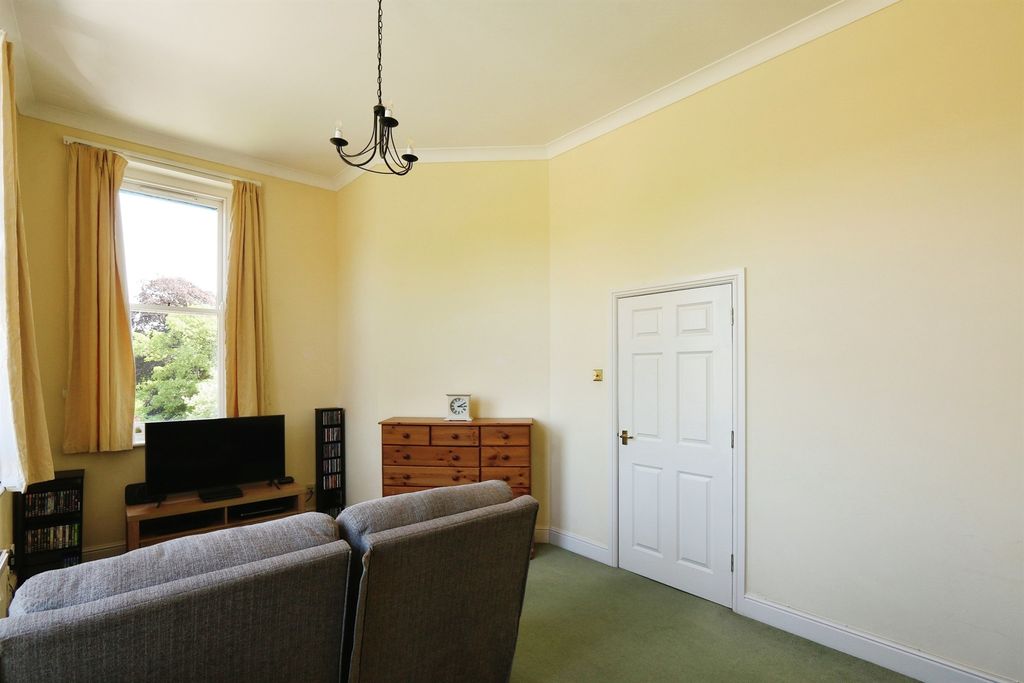 Property photo 2 of 12 Image