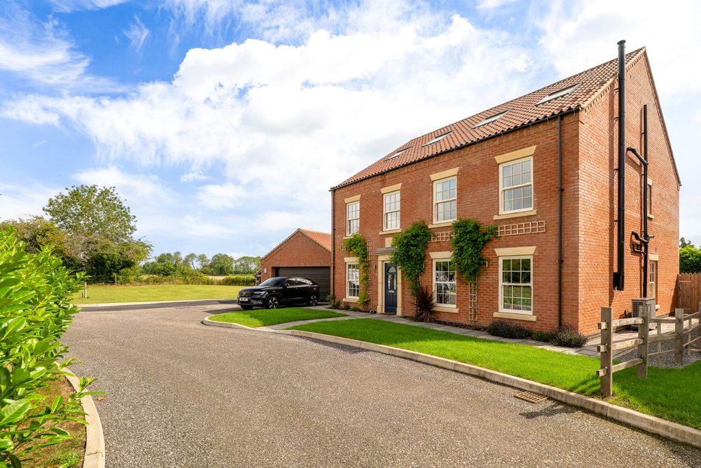 Property photo 2 of 28 4121483