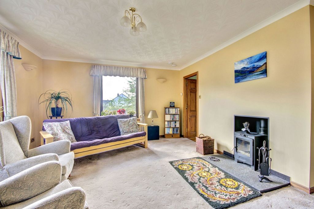 Property photo 3 of 25