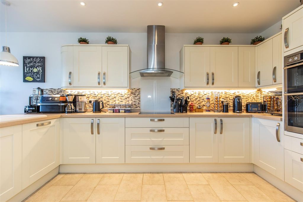 Property photo 3 of 26