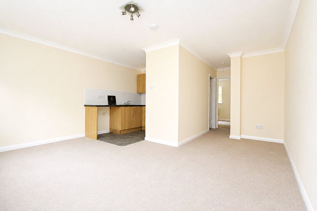 Property photo 2 of 7 Picture No. 12