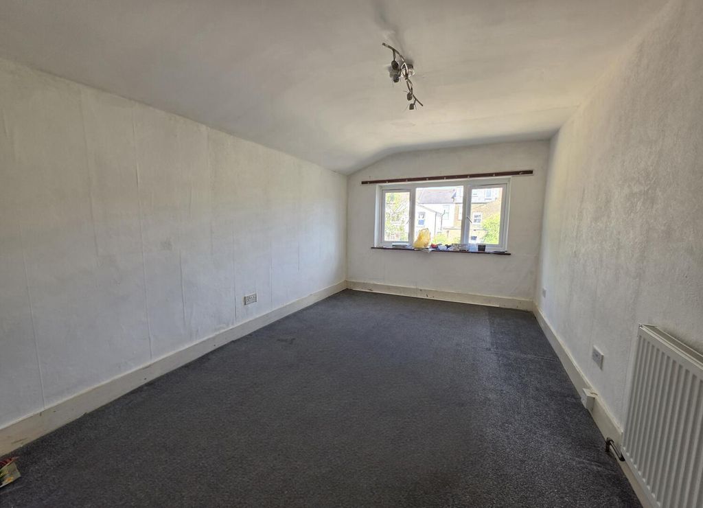 Property photo 3 of 7 Living Room