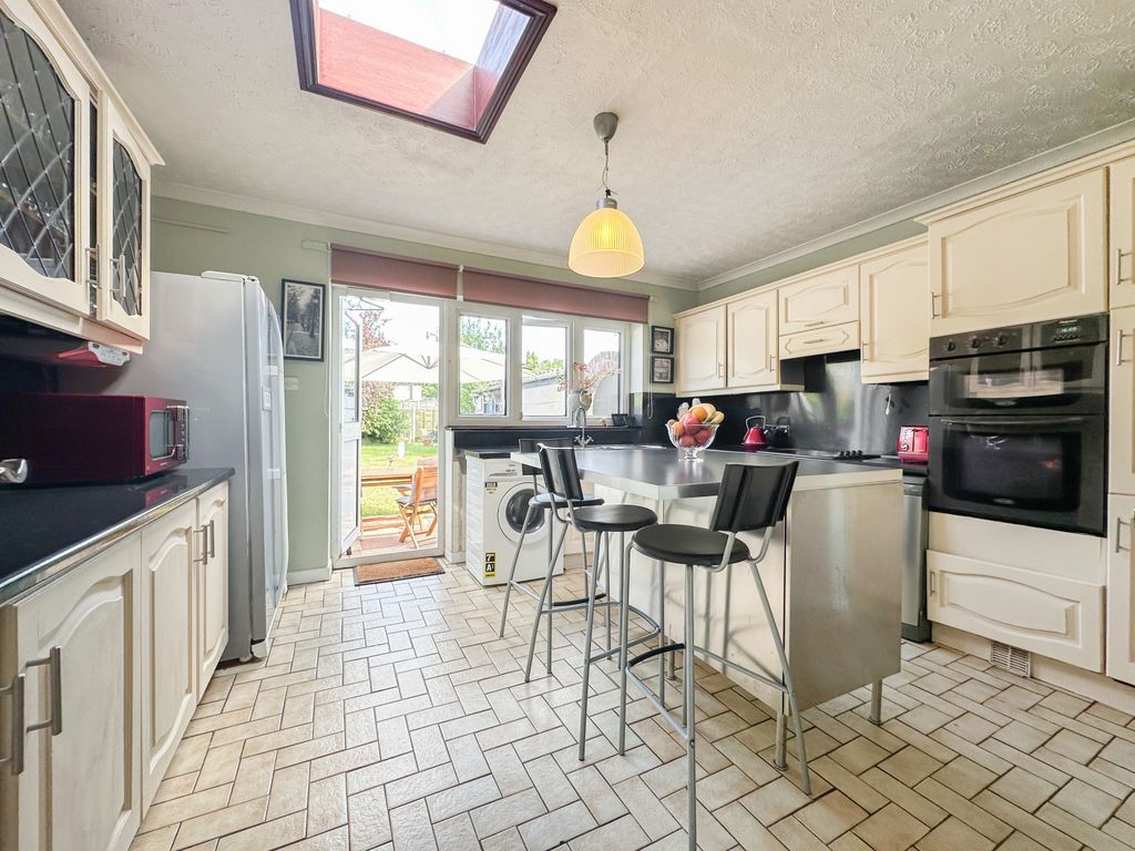 Property photo 3 of 17 Kitchen