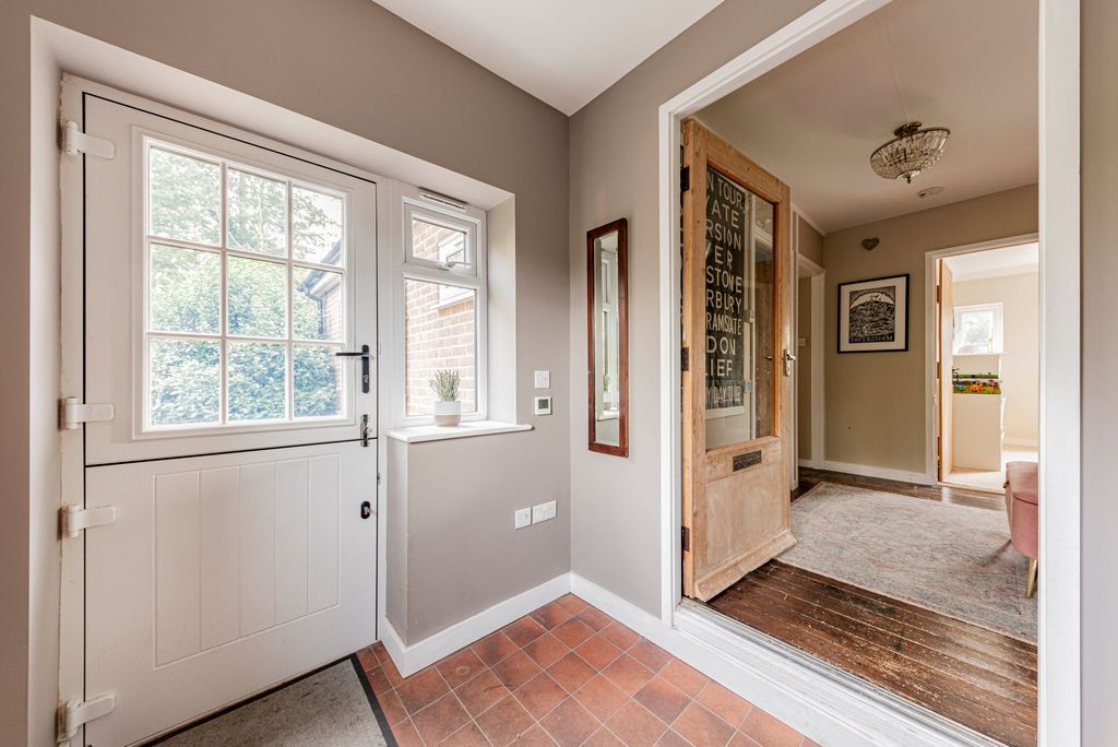 Property photo 3 of 37 Entrance Ha;Ll (2)