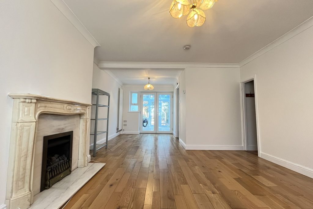 Property photo 2 of 12 Sitting Room