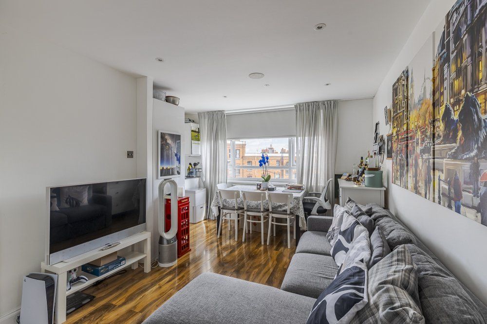 Property photo 3 of 14 Reception Area