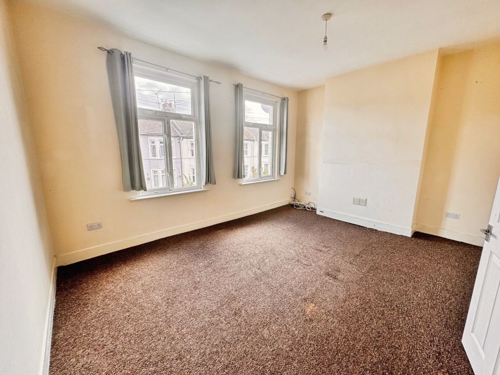 Property photo 3 of 7 Living Room