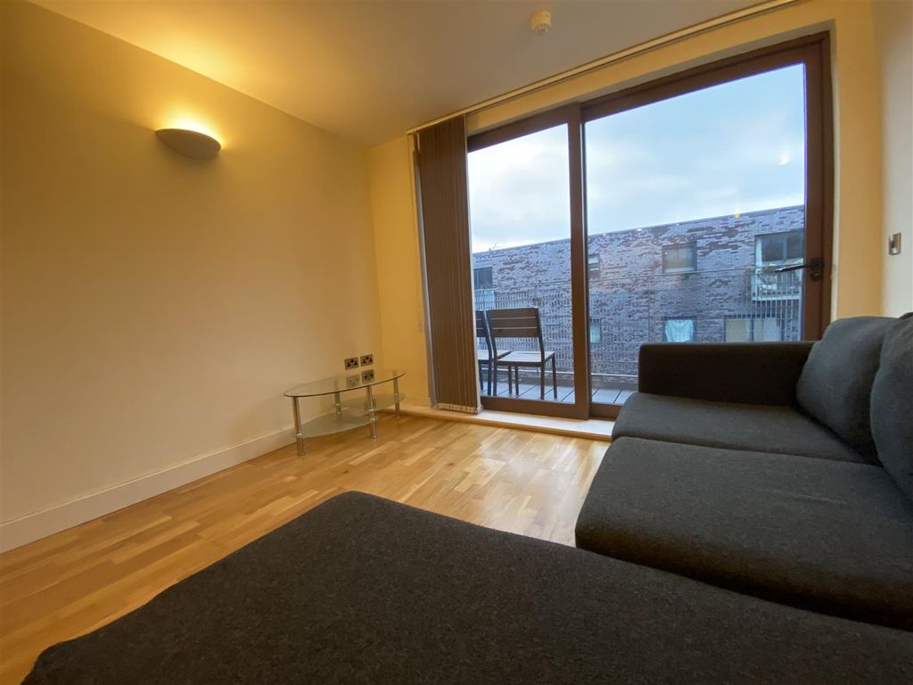 Property photo 1 of 11 Livingroom (10).Jpeg