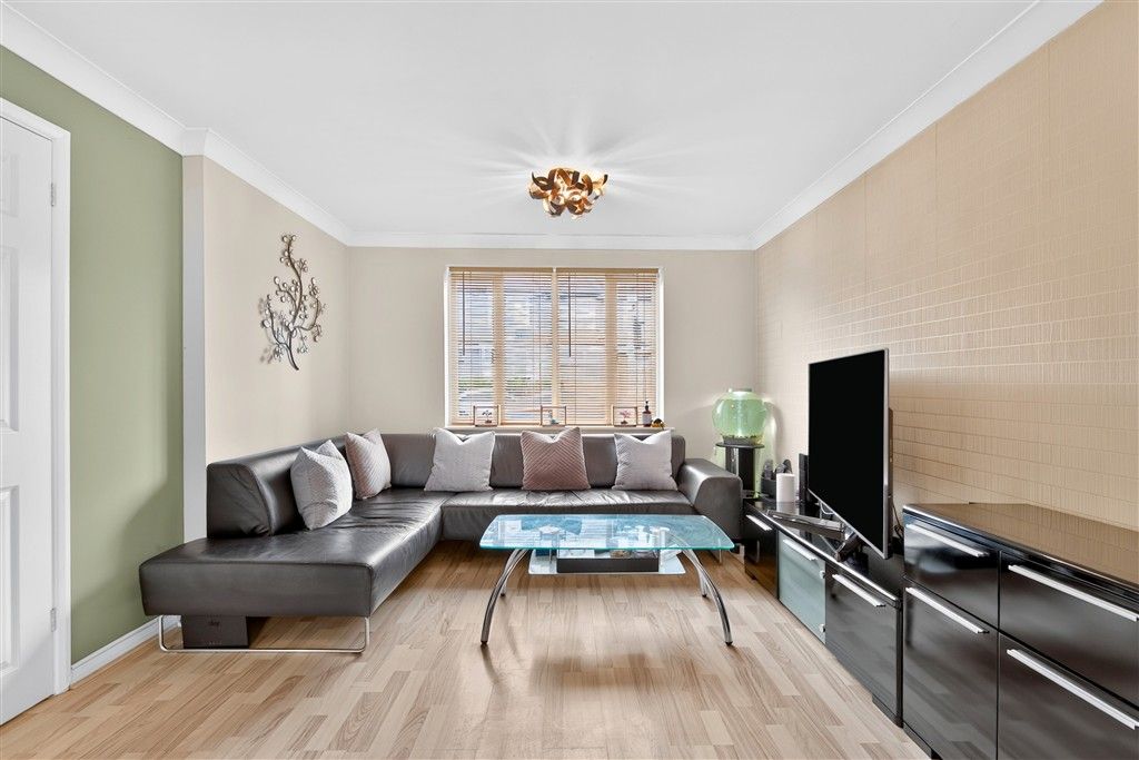 Property photo 3 of 19 Lounge/Dining Room