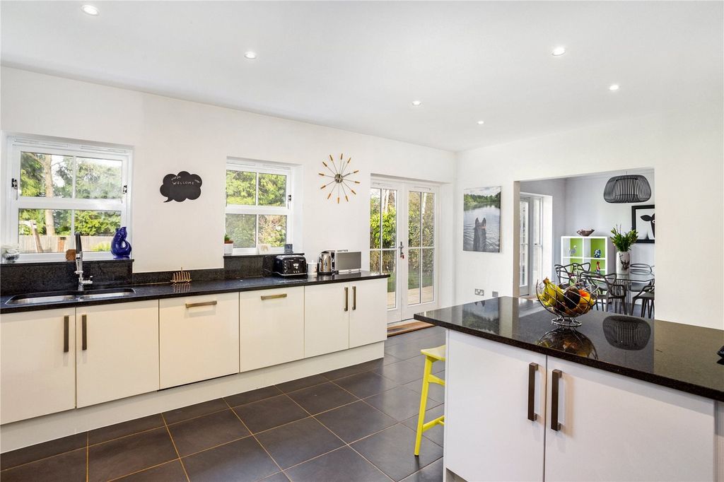 Property photo 3 of 14 Kitchen/Breakfast