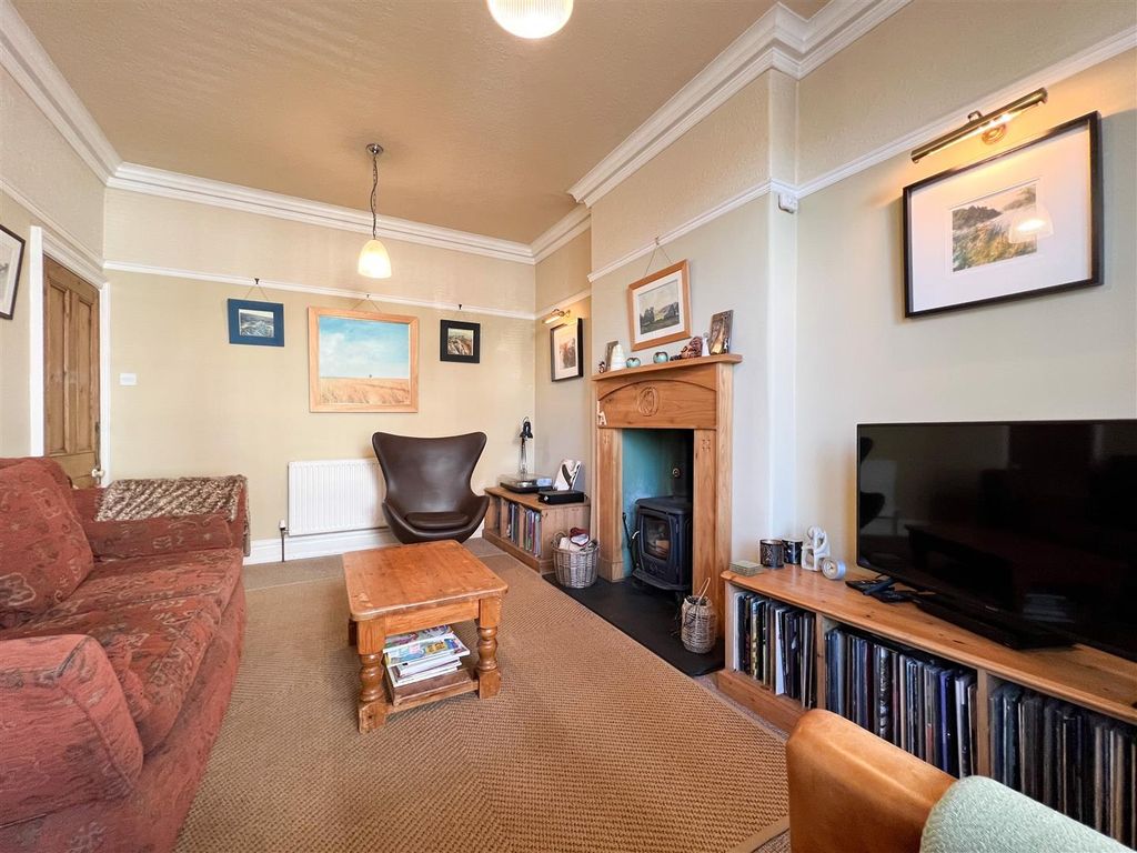 Property photo 3 of 36