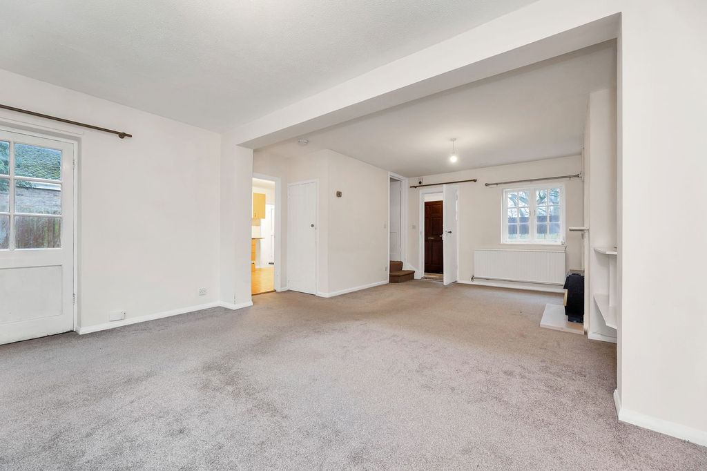 Property photo 3 of 11