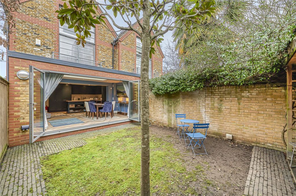 Property photo 2 of 19 Picture No. 24