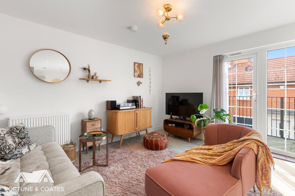 Property photo 3 of 14 Dunnockroad_17.Jpg