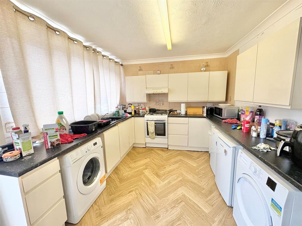 Property photo 3 of 8 Kitchen 1.Jpg