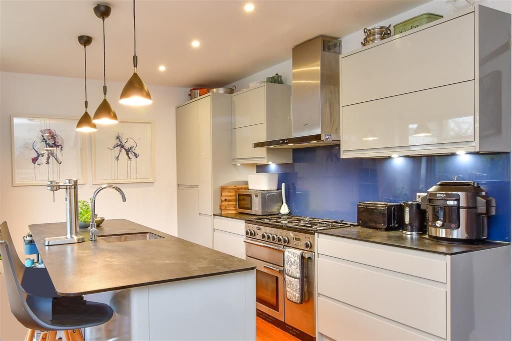 Property photo 2 of 12 Kitchen