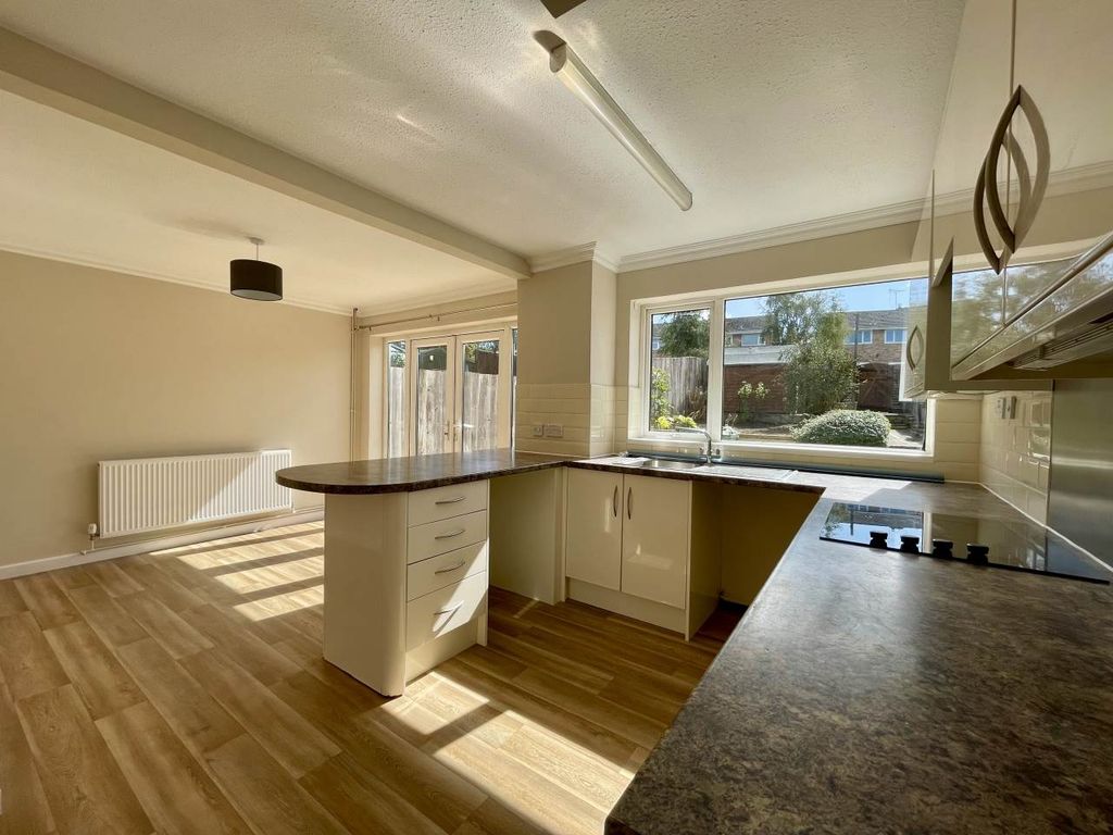 Property photo 3 of 15 Kitchen 1