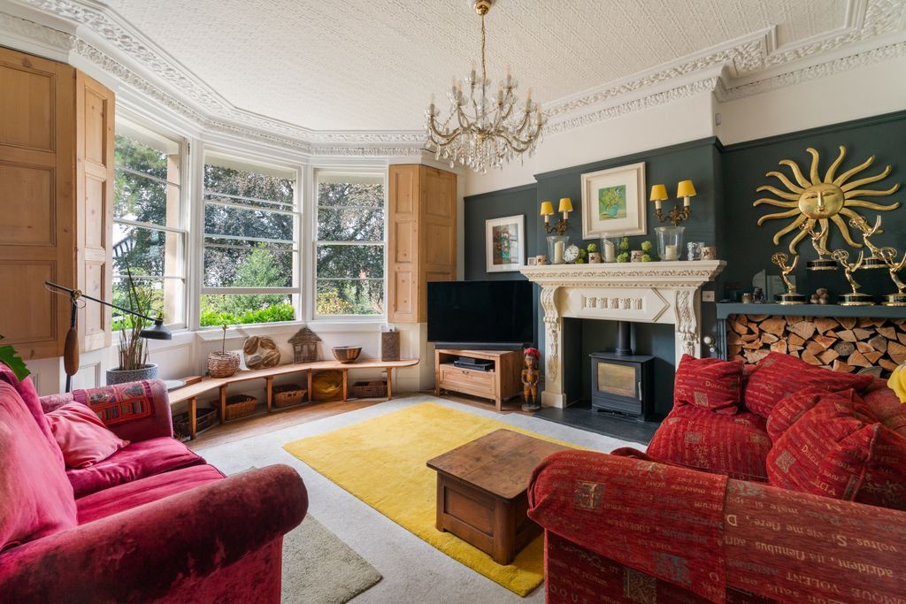 Property photo 3 of 23 Sitting Room
