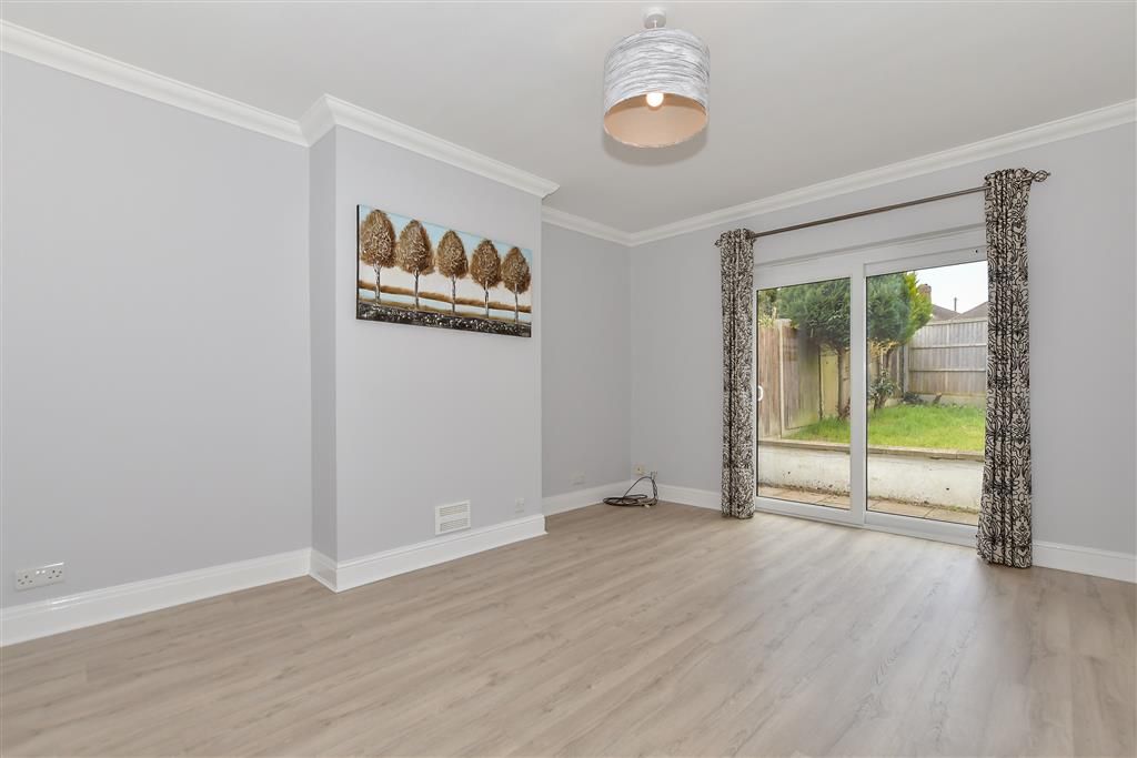 Property photo 1 of 10 Lounge