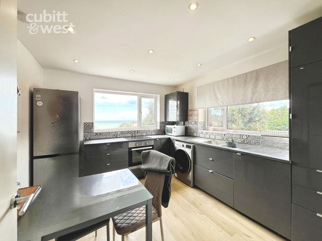 Property photo 2 of 7 Kitchen/Breakfast...