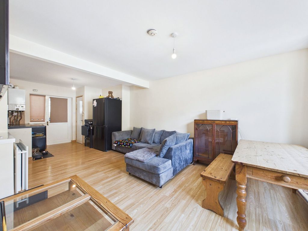 Property photo 3 of 27