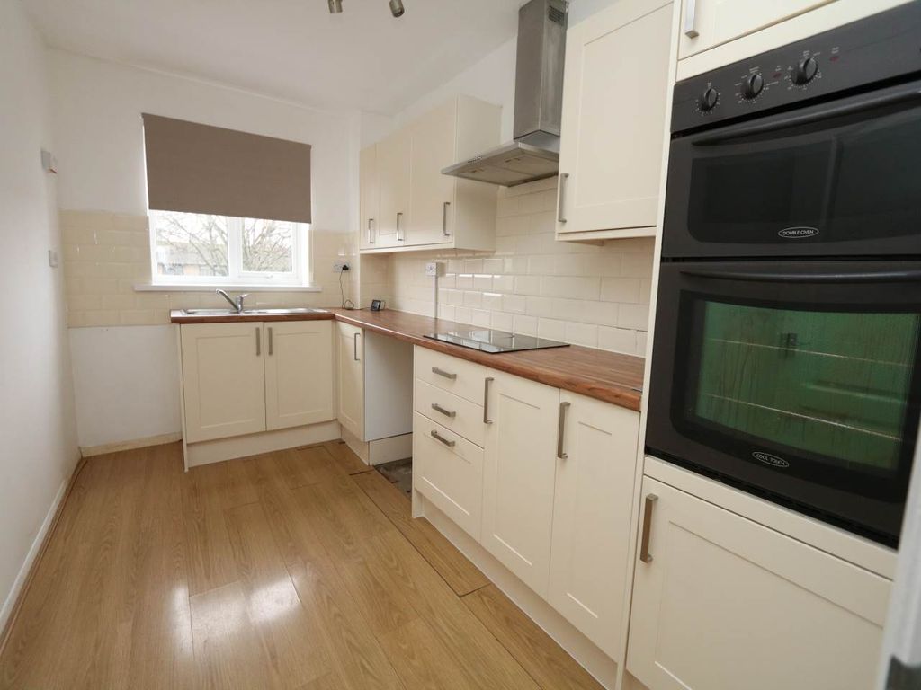 Property photo 1 of 9 Kitchen