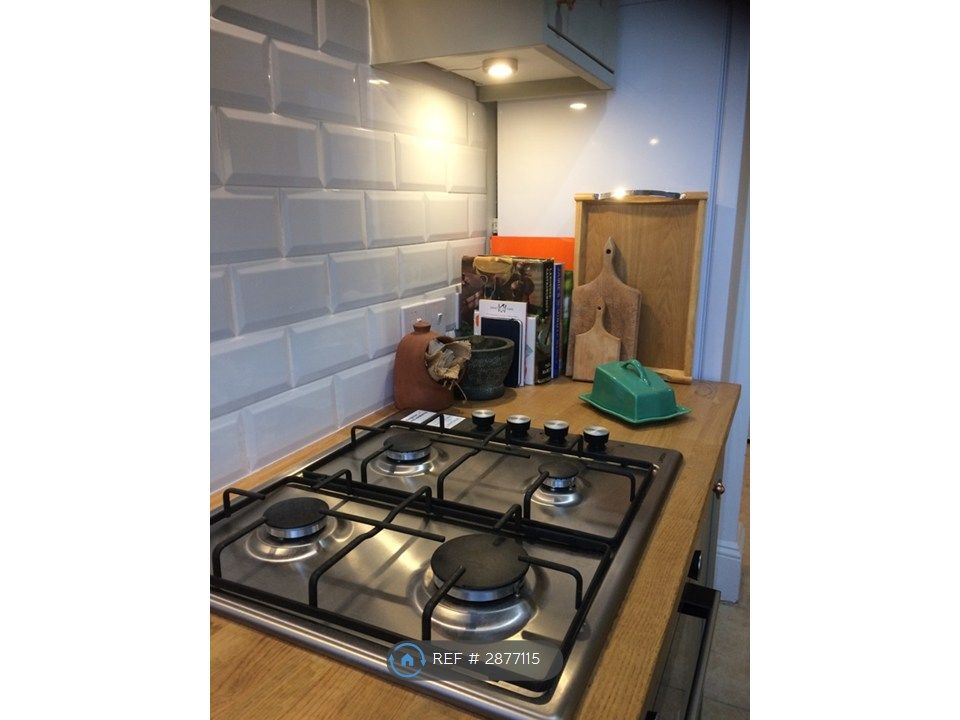 Property photo 3 of 16 Kitchen