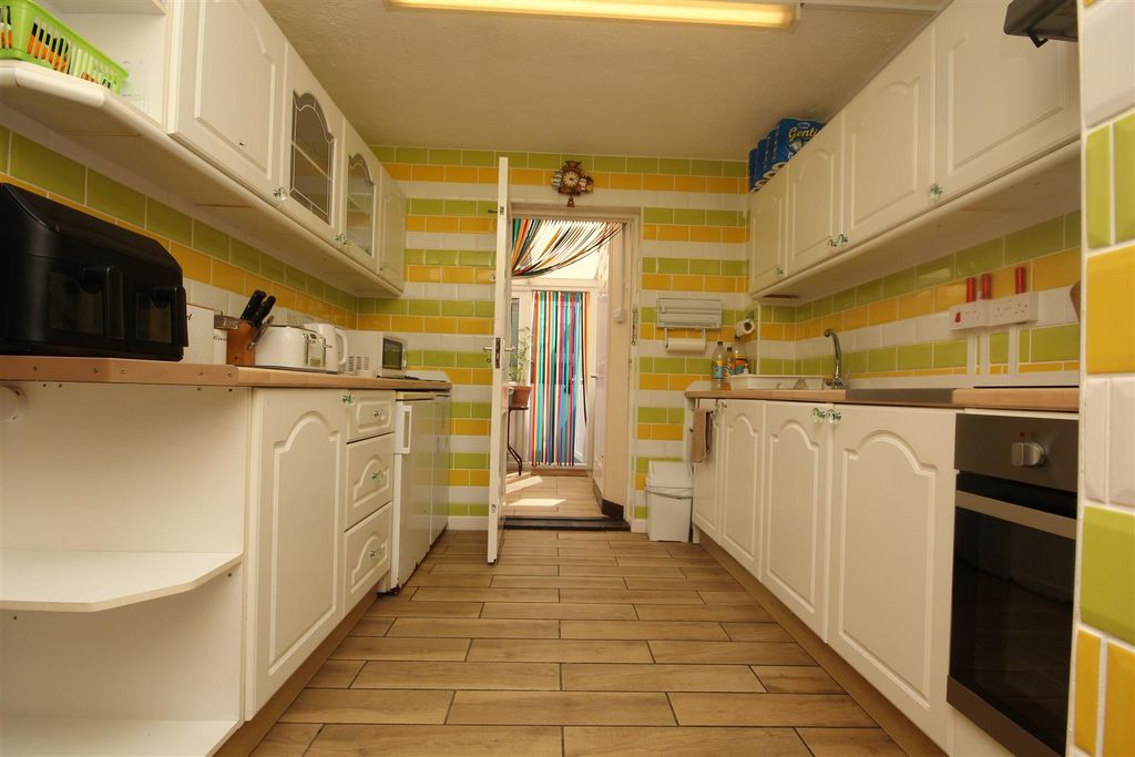 Property photo 3 of 15 Kitchen