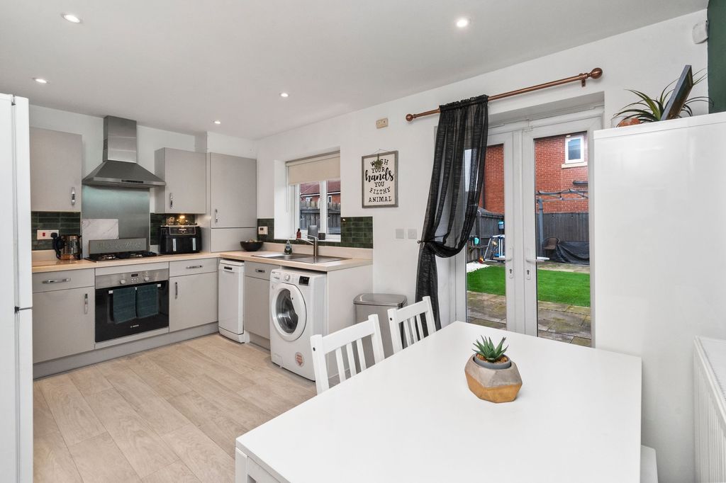 Property photo 3 of 31