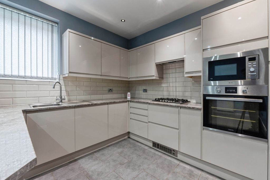 Property photo 2 of 18 Pbox-Img.Jpg