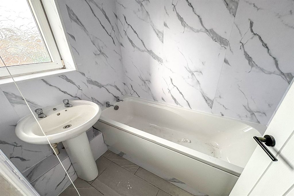 Property photo 3 of 8 Bathroom