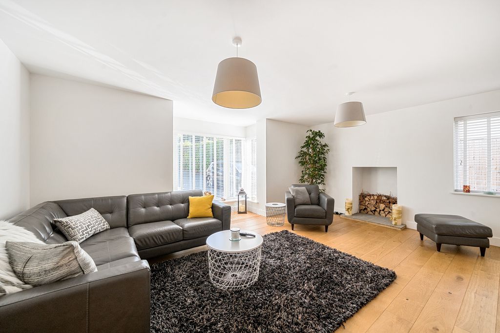 Property photo 2 of 24